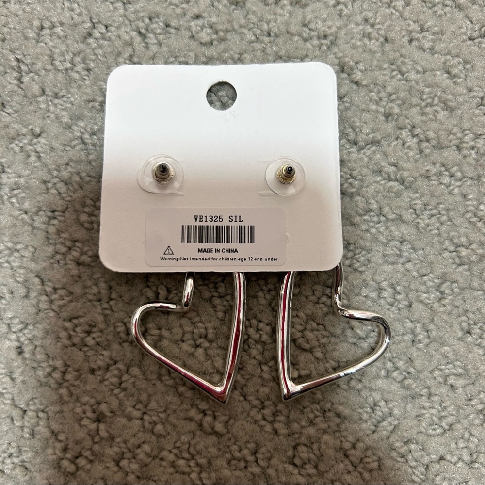 Heart-Shaped Silver Earrings - Picture 4 of 5